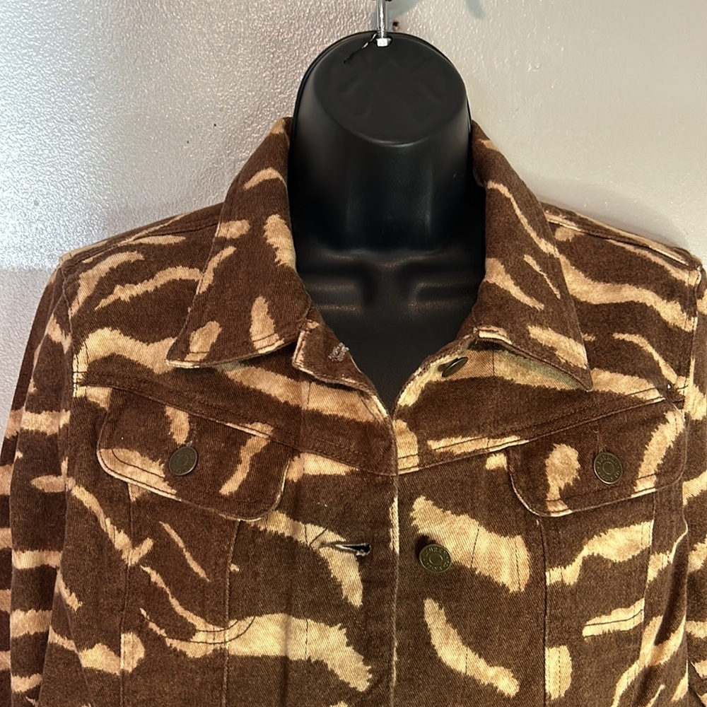 Lauren Jeans Co Women’s Animal Print Cotton Denim Jacket size large like new. - Picture 2 of 6